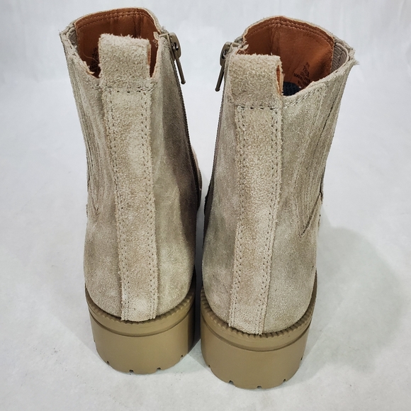 EUC Lucky Brand Hazyl Bootie 7.5 M GENUINE LEATHER Lug Chelsea Suede - Picture 5 of 9